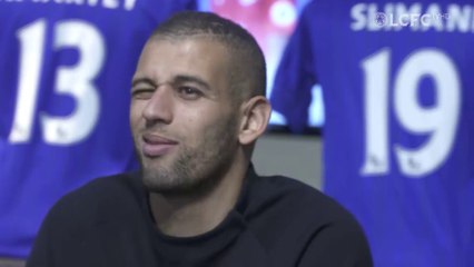 Slimani en séance de dédicasse pour les fans de Leicester