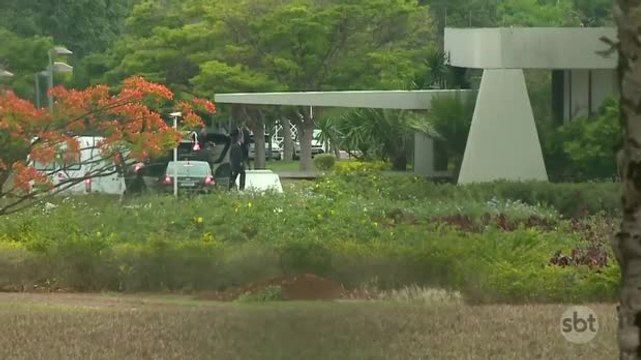 Temer retorna ao Brasil e não fala sobre prisão de Eduardo Cunha