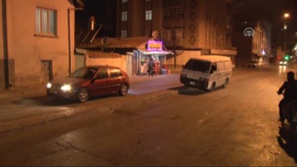 Otomobil, Mendil Satan Kardeşlere Çarptı: 1 Ölü, 2 Yaralı