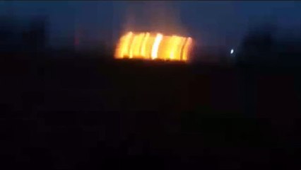 1000 tonnes de paille en flammes