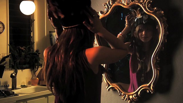 damien saez faut s oublier le clip officiel sur youtube est super et me renvois a une periode de ma vie (de ma soeur)que j aime et qui préfere la rue et la drogue et l alcool in sha allah quelle s en sorte et se convertisse a l islam elle n as que 23 ans