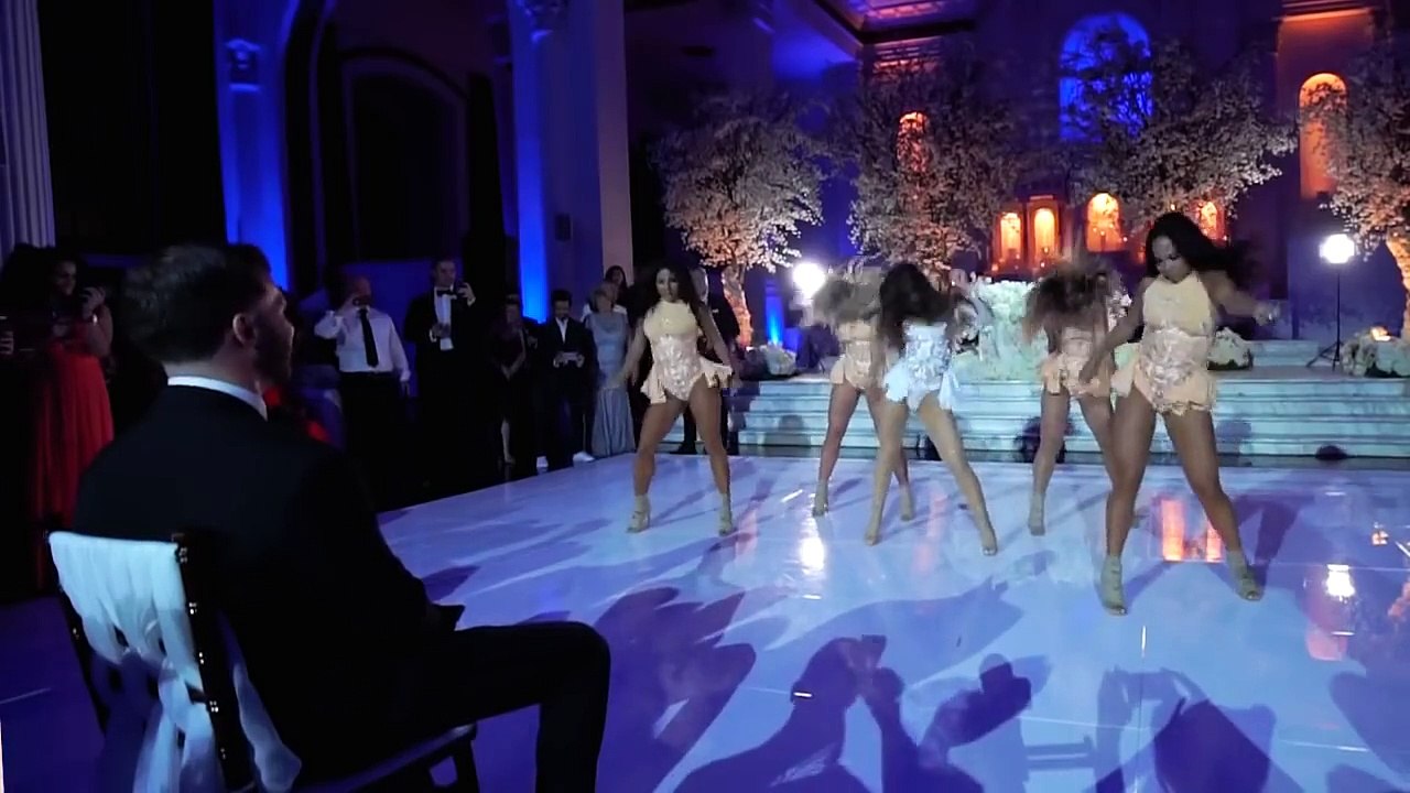 Noiva surpreende tudo e todos com dança arrasadora no seu casamento