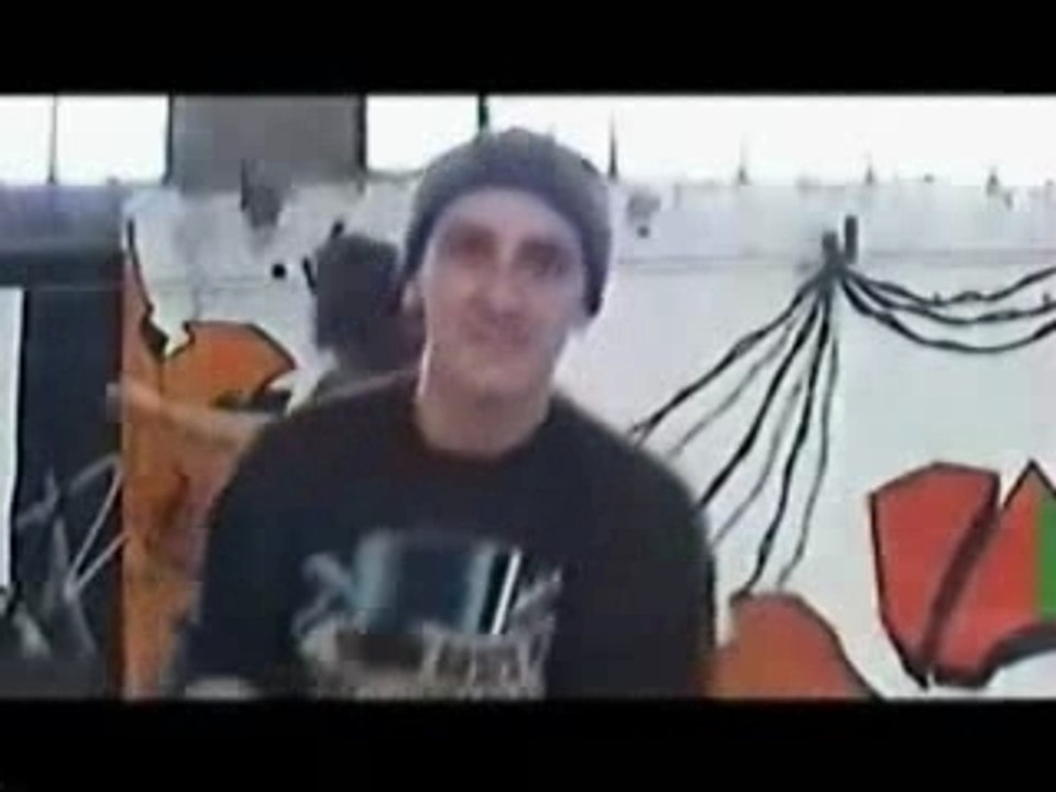 Chanteur engagé contre bassiste qui dénonce