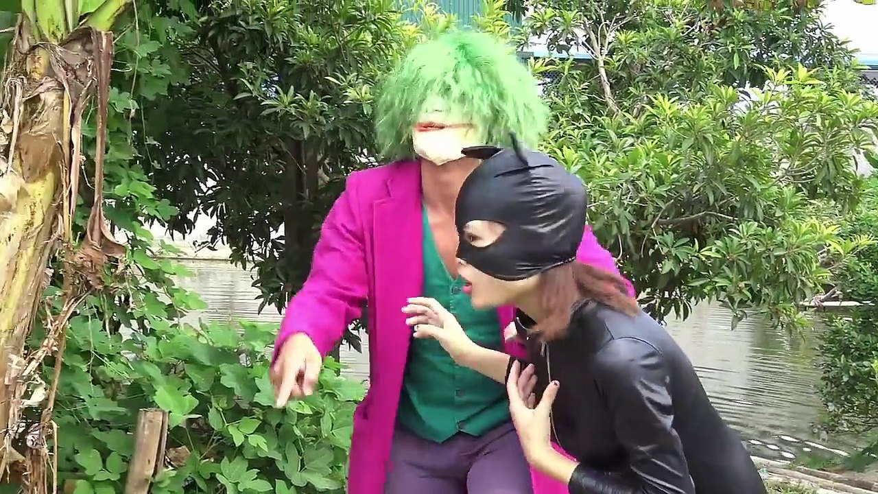 HORROR SPIDERS eating Frozen Elsa vs Spiderman Baby Pink SpiderGirl Joker Family Fun Superhero--Ocpf9uMYT0