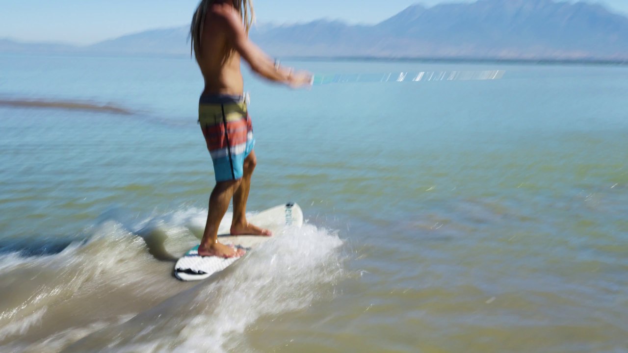 Du surf tracté derrière un cheval en mode Wakeboard !