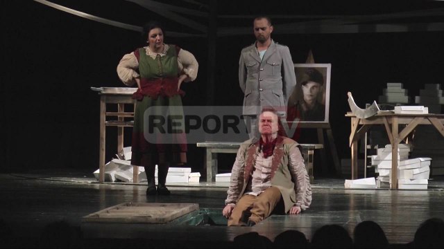 Report TV - Familja Tot shkelqejnë aktorët Asqeriu,Olta Daku,Indrit Çobani