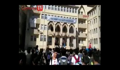 Müdür yardımcısı öğrencileri yuhalattı