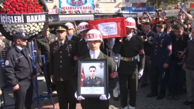 Izmir Şehit Yüzbaşı Oğuz Özgür Çevik Son Yolculuğuna Uğurlanıyor