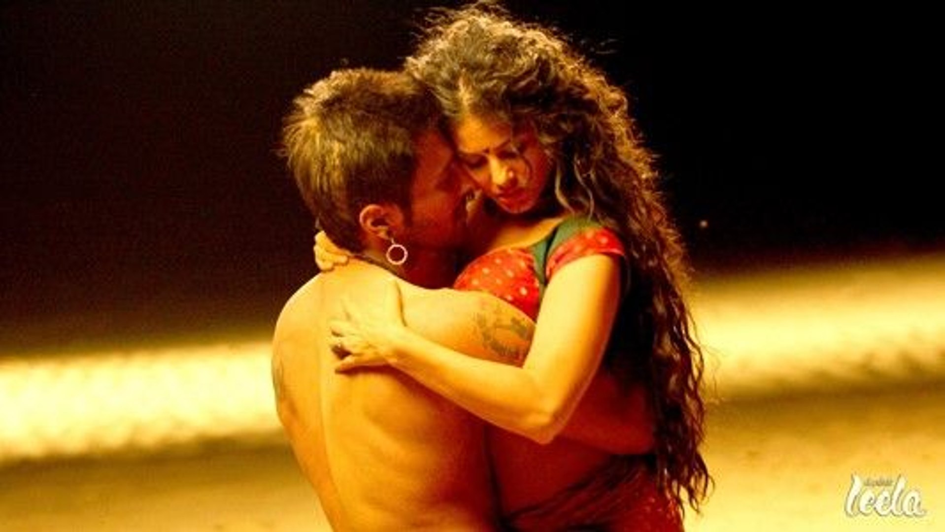 Sunny leone kiss deals