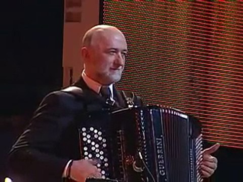 Miroslav Ilic - Vino tocim a vino ne pijem (Uzivo)