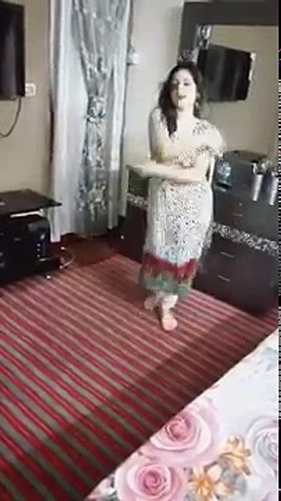 دیسی گرل ڈانس
