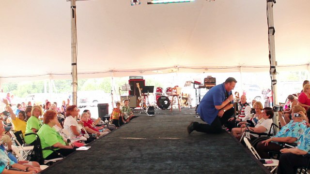 Scott Michael sings 'Sweet Caroline' Elvis Week 2014