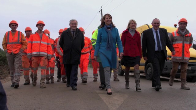 Ségolène Royal lance les travaux de la première route solaire dans l'Orne