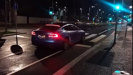 Tesla Brabus Zero Emission em "arranques de 772cv" na Av. da Boavista, Porto.