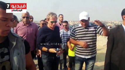 الفنان العالمى مايكل بولتون يزور الأهرمات للترويج للسياحة
