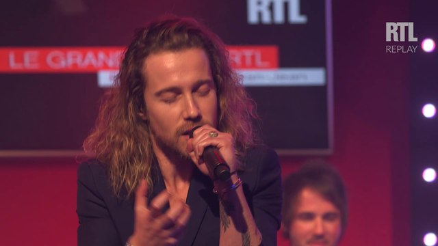 Le Lac - Julien Doré sur la scène du Grand Studio RTL