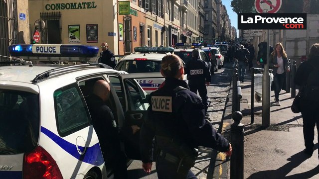 Marseille : une centaine de policiers manifestent devant le palais de justice