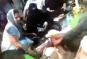 عورت  نے کس طرح ننگے بابے کا لن منہ میں ڈال لیاsharamgah moon main daal ka choos dali