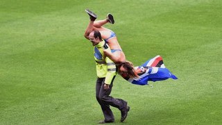 Football Invaders ¦ Pitch Invasion 2016 ¦ Most Dangerous & Violent  Field Crashers