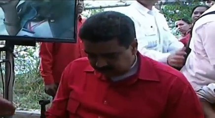 Maduro fingió tocar el bongó durante una cadena nacional
