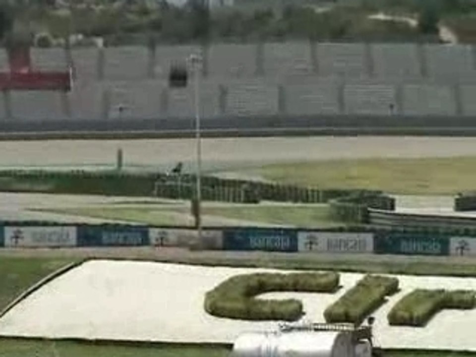 Test R1 2007 par Troy Corser