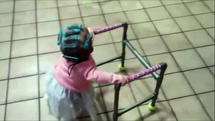 Quand tu déguises ta fillette en mamie! Enorme