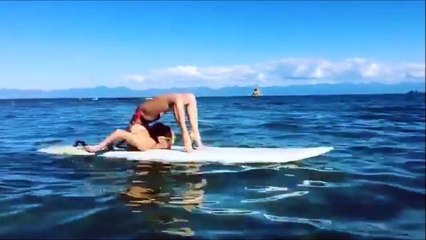 Faire du Yoga sur une planche de surf!
