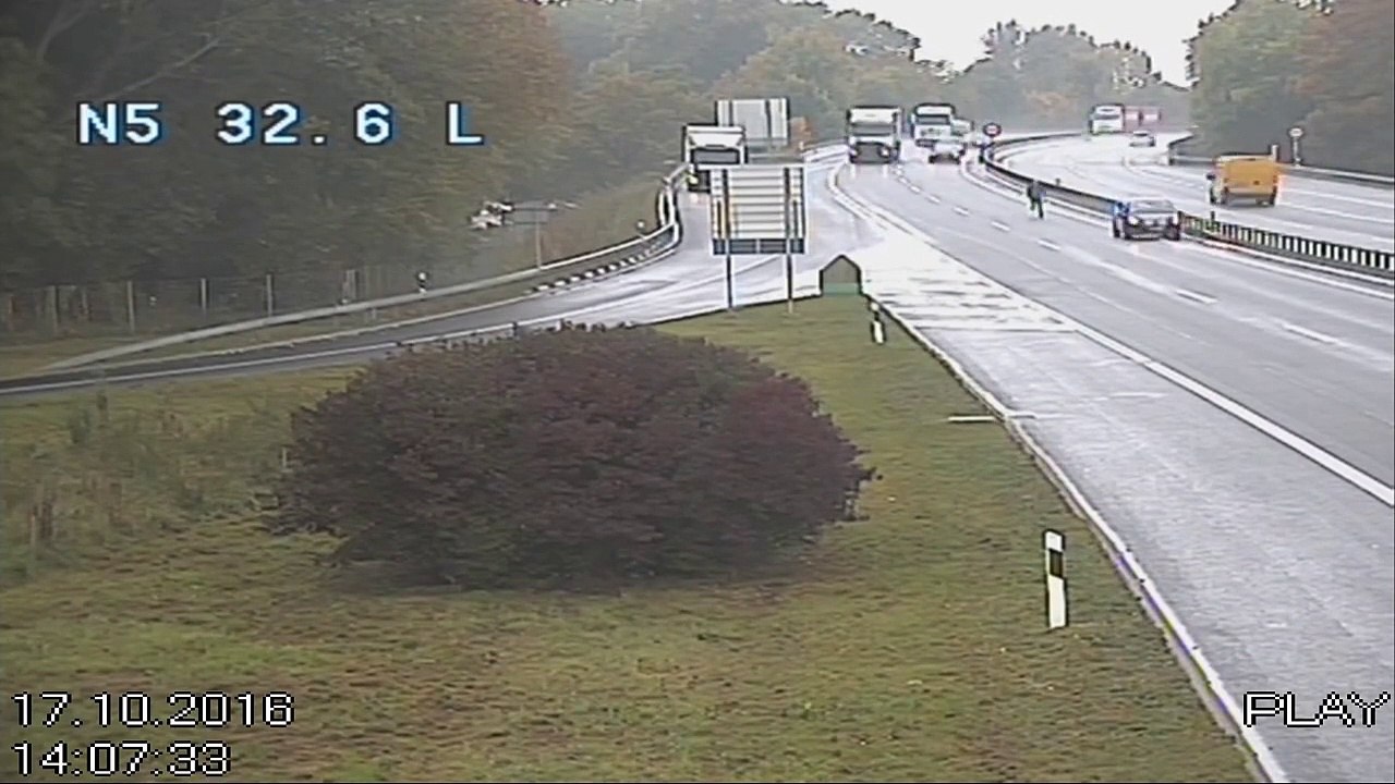 Quand ta voiture se fait la male en pleine autoroute et que tu dois courir après! Dingue