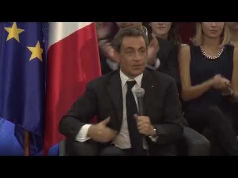 Nicolas Sarkozy échange avec le public à Toulouse