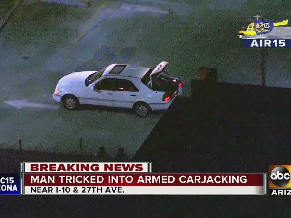 Police searching for 2 carjacking suspects in west Phoenix