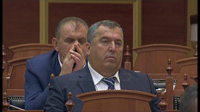 Çamët rrethojnë Metën; kreu i Kuvendit “çan” rrethimin - Top Channel Albania - News - Lajme