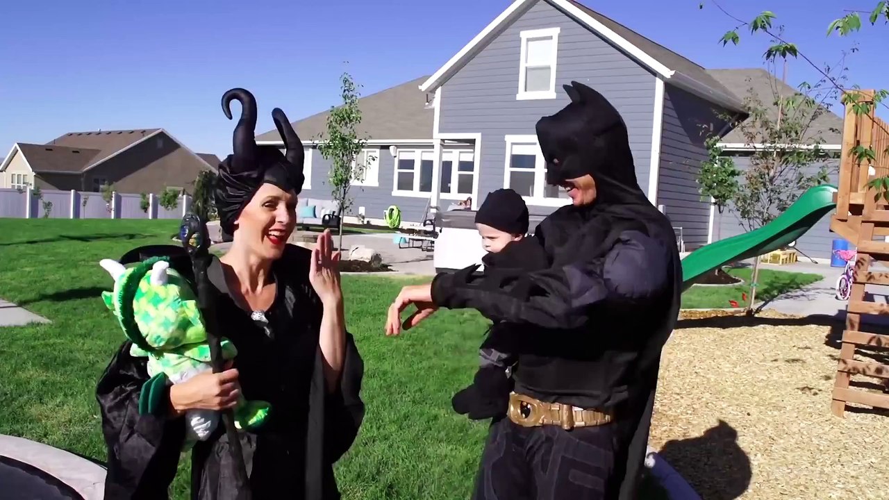 إلسا المجمدة التي يرجع تاريخها الرجل العنكبوت. سبايدرمان الكرتون والأصدقاء، ومهرج، باتمان