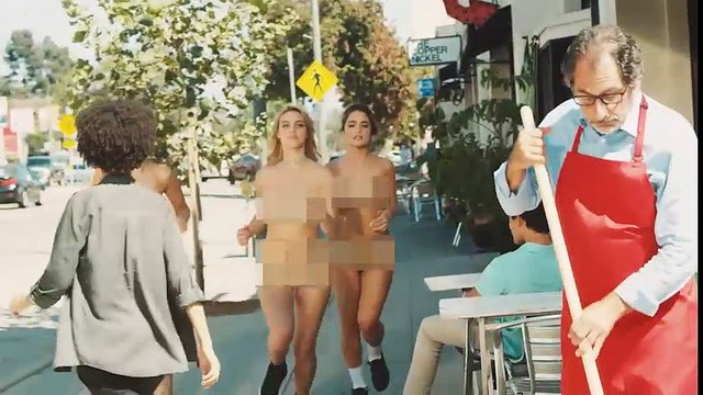 MV gây sốc với 3 cô nàng trần như nhộng chạy tung tăng trên phố