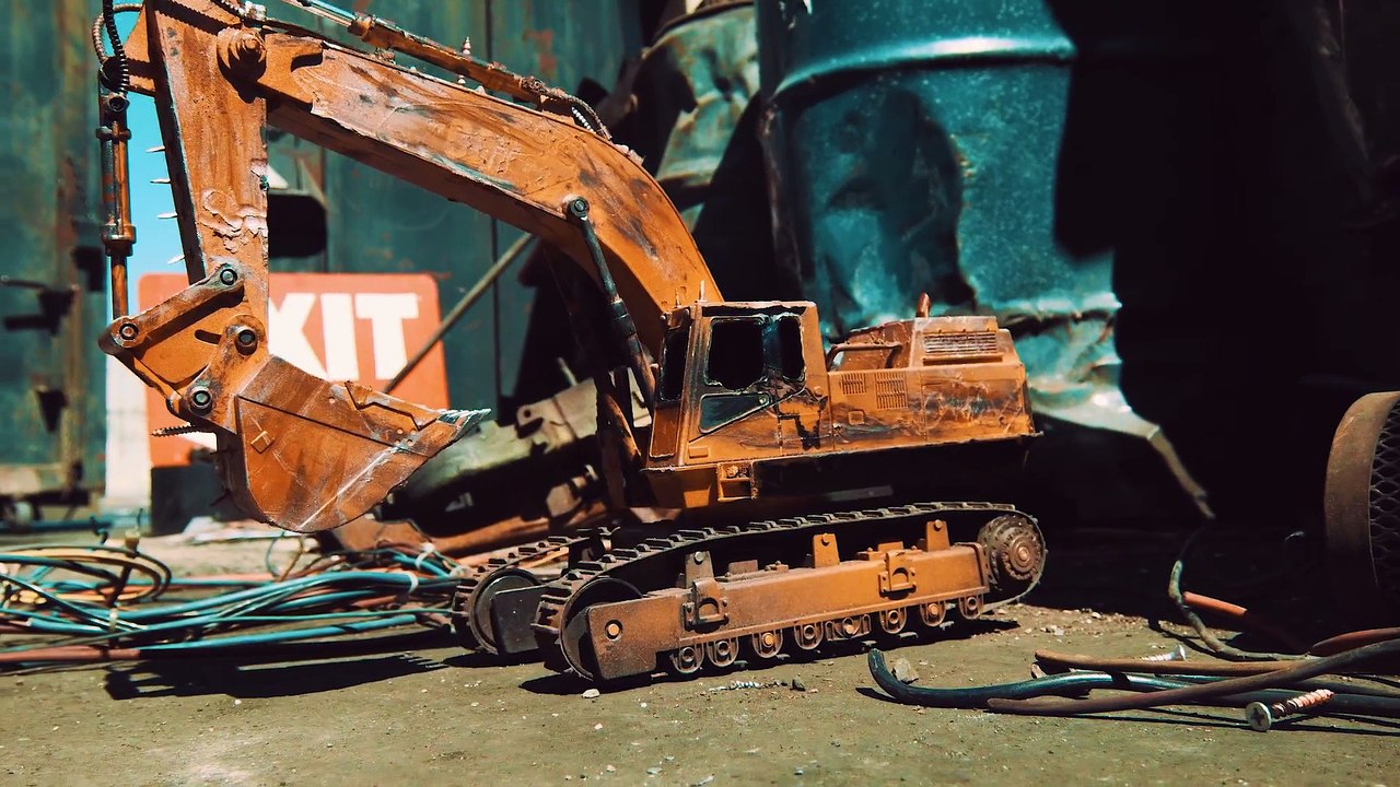 Combat entre jouets robots dans une décharge !