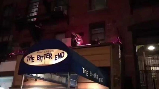 Lady Gaga improvise un concert sur le toit d'un restaurant