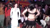 billo thumka laga sanu sab nu nacha Pakistani Mehndi Dance Hot Stage Mujra Punjabi Girls latest Full