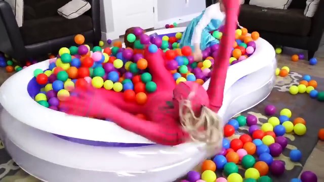 Удивительно Синий Человек паук и Эльза Анна Малефисента Мультфильм На Русском Языке 5