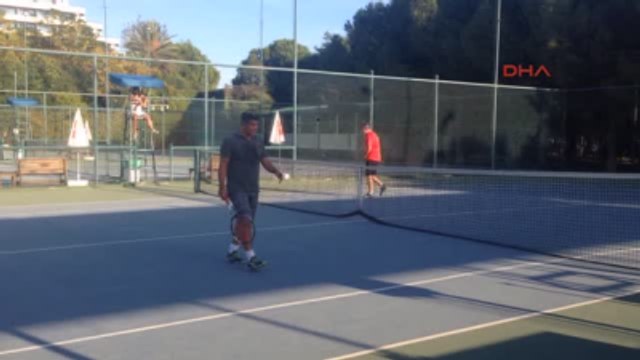 Antalya ABD'li Yıldız Esai Morales, Antalya'da Tenis Oynadı