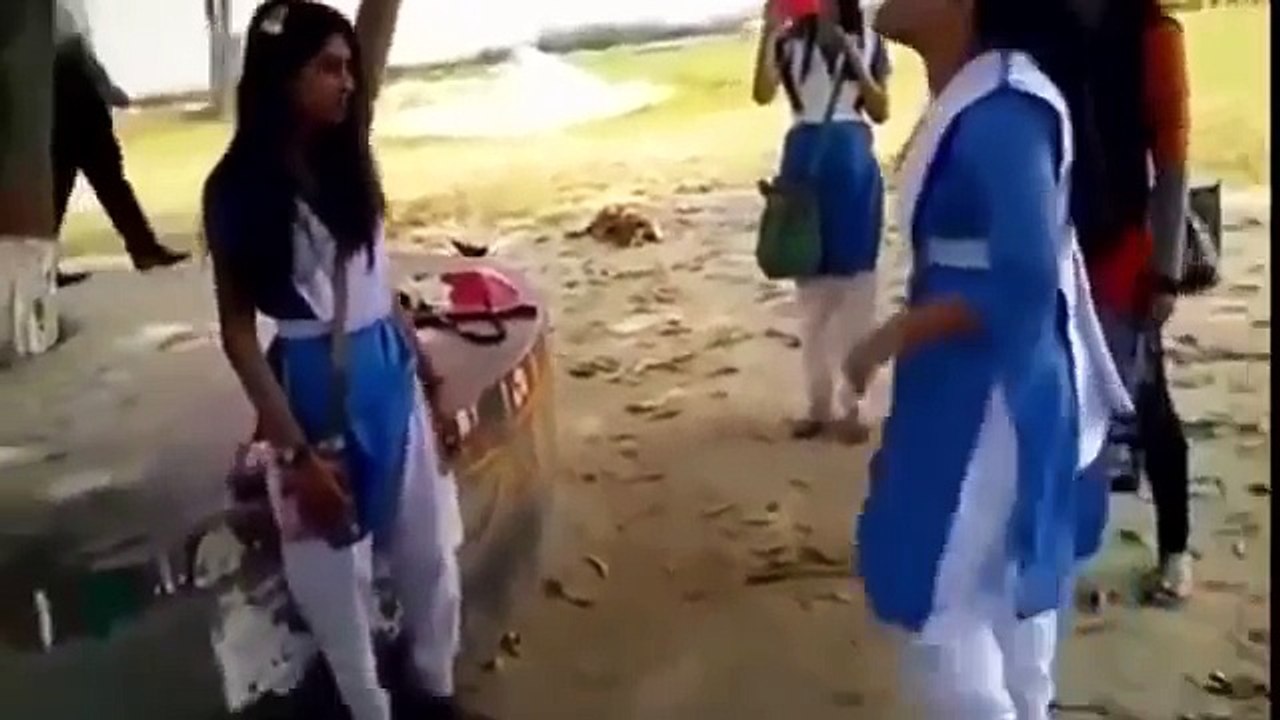 school girls serious fight Whatsapp Viral Video 2016