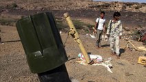 المقاتلون الموالون للحكومة يتهمون الحوثيين بعدم الالتزام بالهدنة
