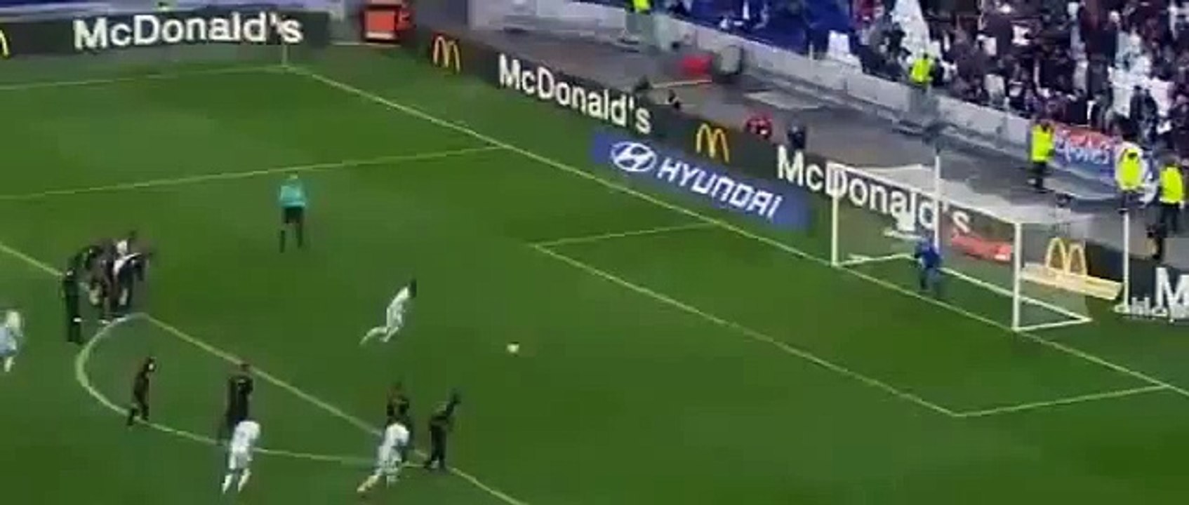 Alexandre Lacazette Goal ~ Olympique Lyon vs EA Guingamp 1-0