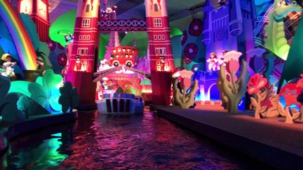 Small World Disneyland Paris Halloween 2016 (4K)