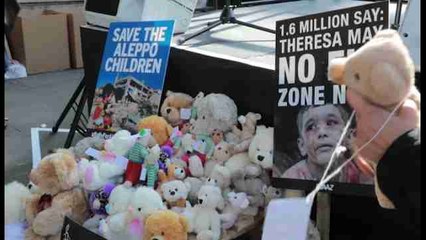 Manifestantes condenan bombardeos en Alepo frente a Downing Street