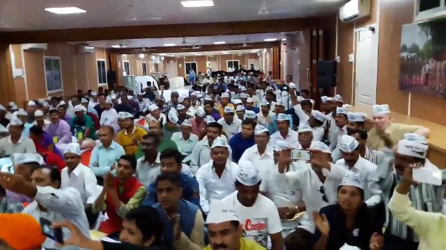 AAP leader Sanjay Singh Krantikari Song with AAP activists