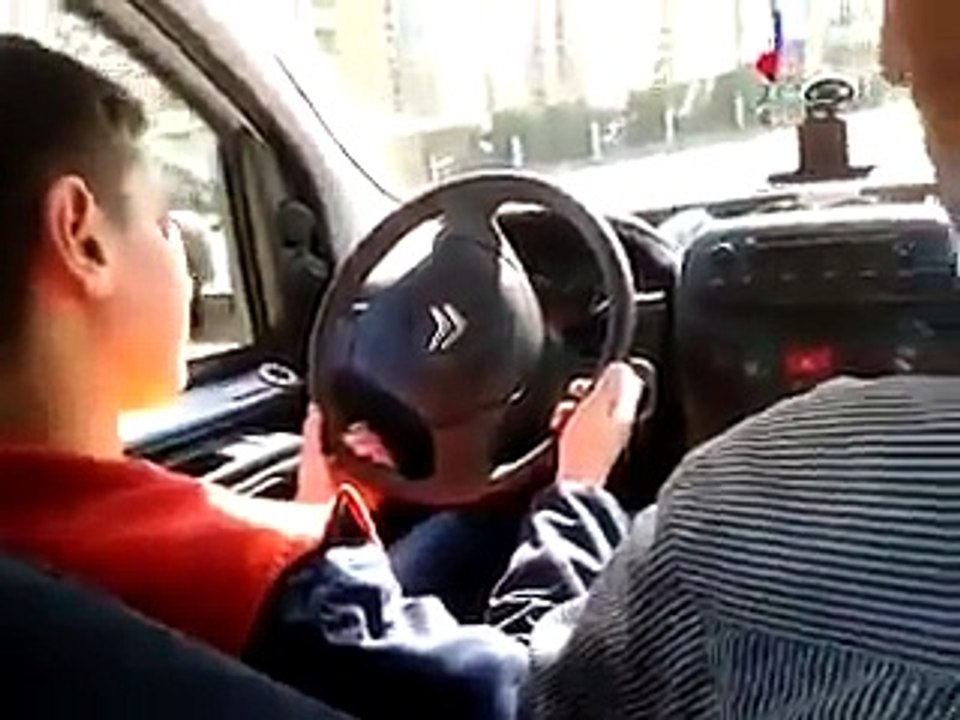 Araba Sürmeyi Öğrenen Ergenin Dramı