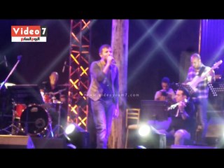 بالفيديو.. حمزة نمرة يتألق بأغنية "أهو ده اللى صار" لسيد درويش