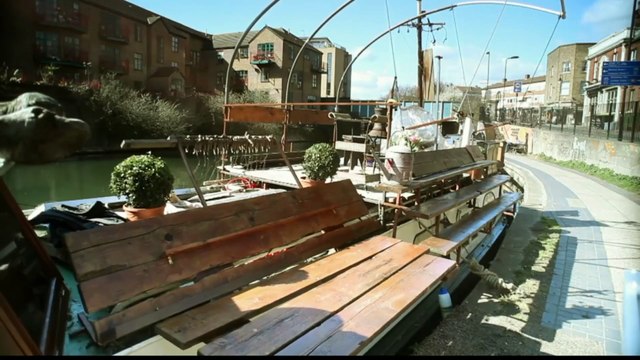 Kaiser Chiefs - When All Is Quiet