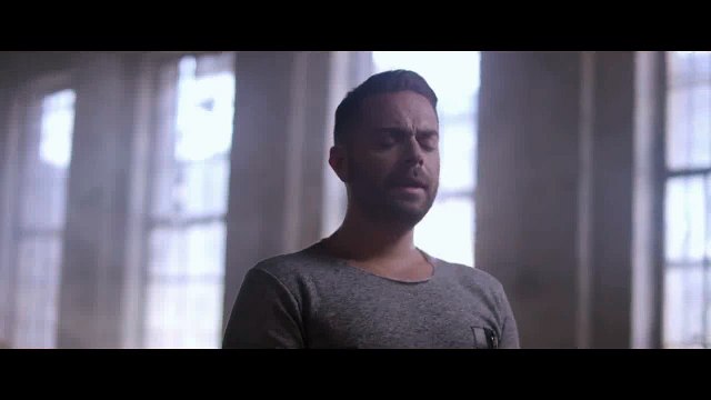 ΗΒ| Ηλίας Βρεττός - Και κάτι ακόμη| (Official ᴴᴰvideo clip) Greek- face