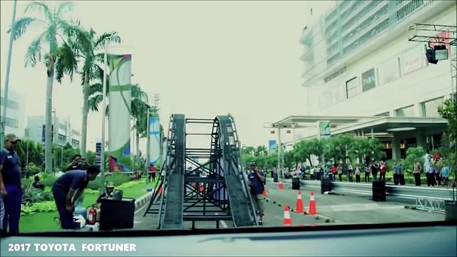 Test Drive Toyota Fortuner 2017 vs 2017 Land Rover Discovery