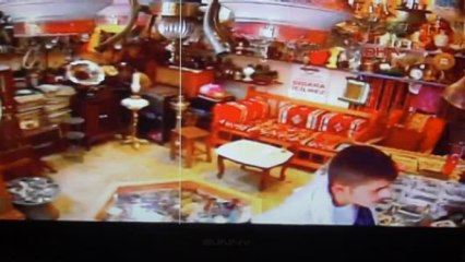 Gaziantep Hırsızlık Şüphelisi Düşürdüğü Kimliğini Almaya Gelince Yakalandı